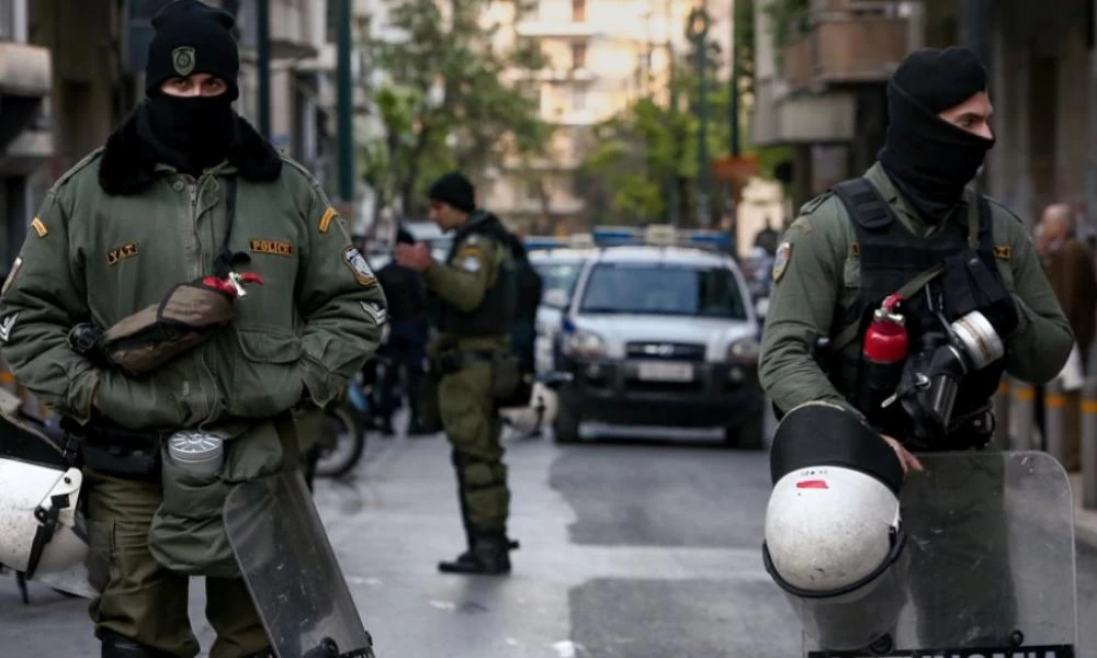 ΕΛΑΣ: Τα ευρήματα στο κτίριο που εκκενώθηκε στα Εξάρχεια